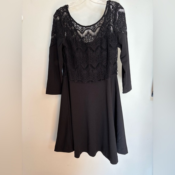 Lilly Pulitzer Dresses & Skirts - Black lace Lilly dress